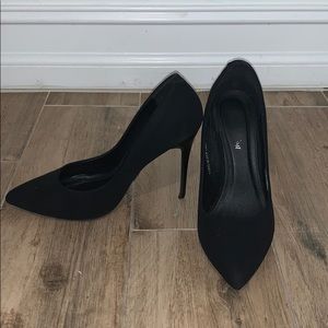 Black close ties heels